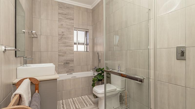 6 Bedroom Property for Sale in Outeniqua Strand Western Cape